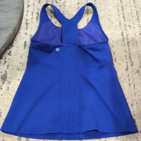 Lululemon Blue Sleeveless Fitted Tank Top with Scoop Neck - Picture 2 of 5